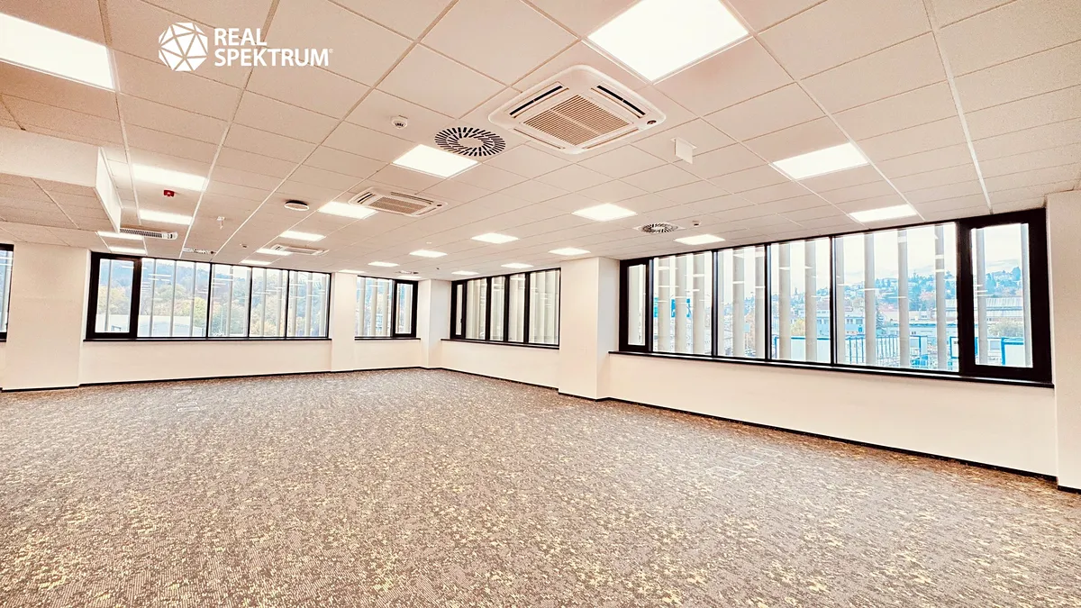 Pronájem kanceláře 420 m²